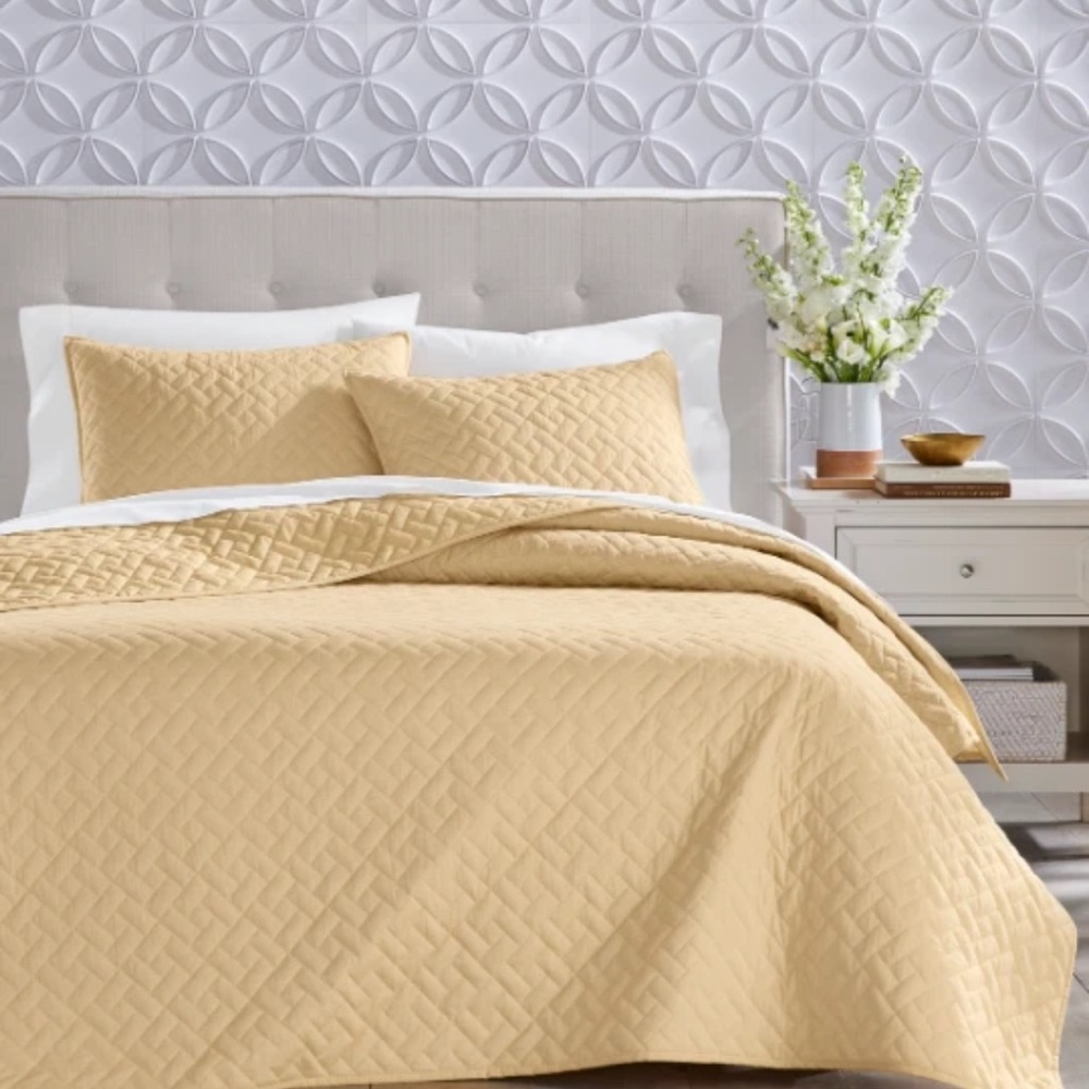 Charter Club Chambray Reversible Quilt - Yellow - King Size